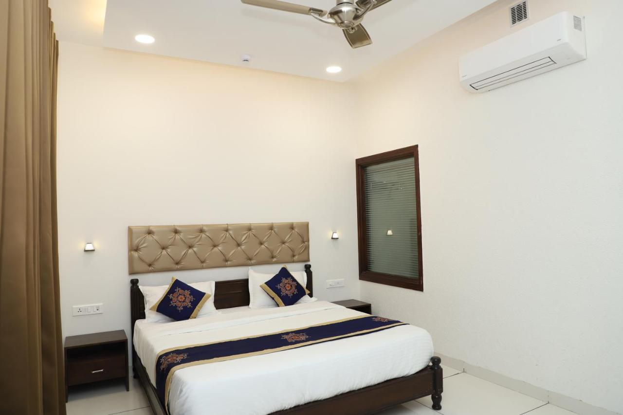 Clover Inn Udaipur Exterior photo