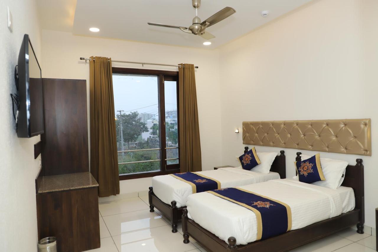 Clover Inn Udaipur Exterior photo