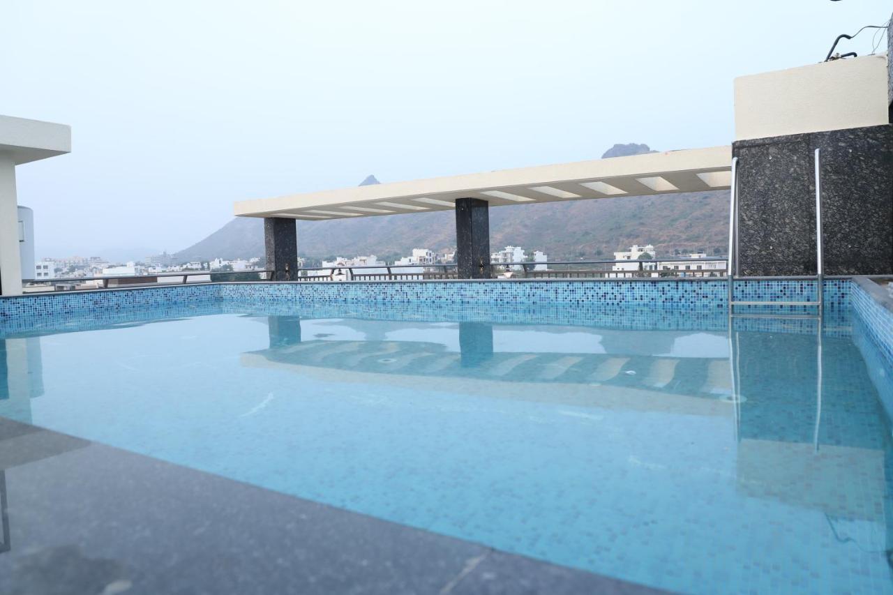 Clover Inn Udaipur Exterior photo