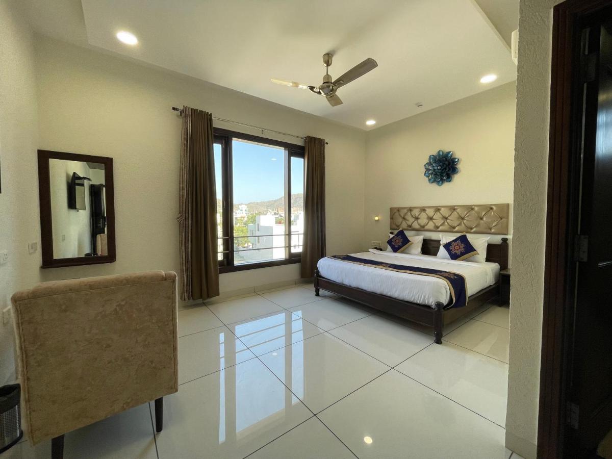 Clover Inn Udaipur Exterior photo