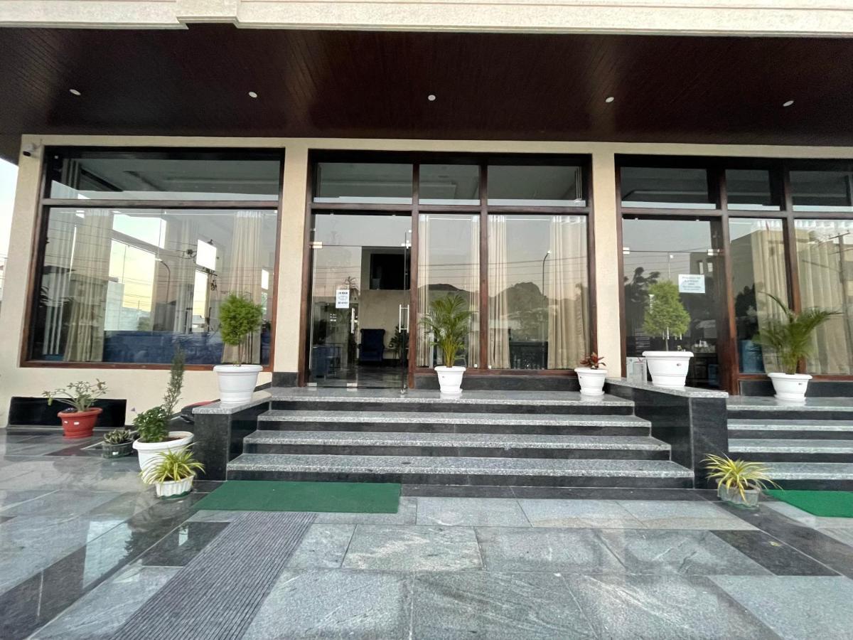 Clover Inn Udaipur Exterior photo